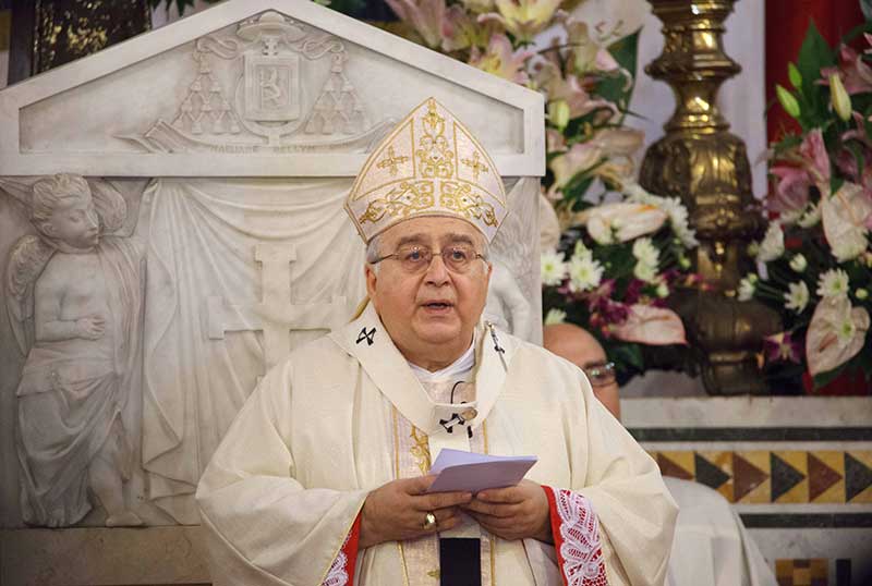 Mons. Morosini durante l'omelia della Messa del Crisma