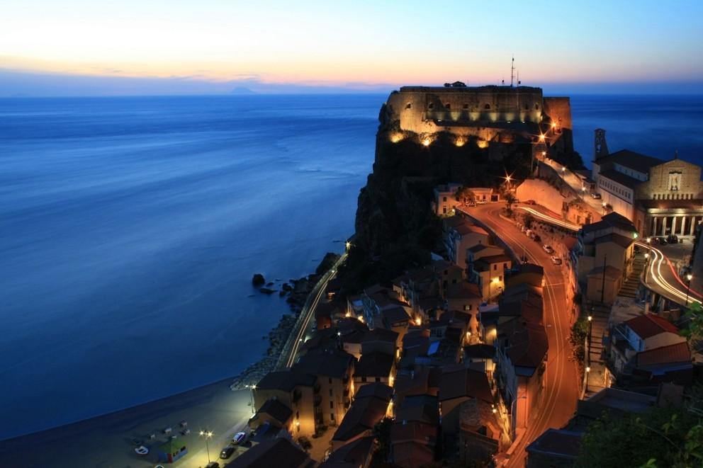 Il Castello e il duomo di Scilla